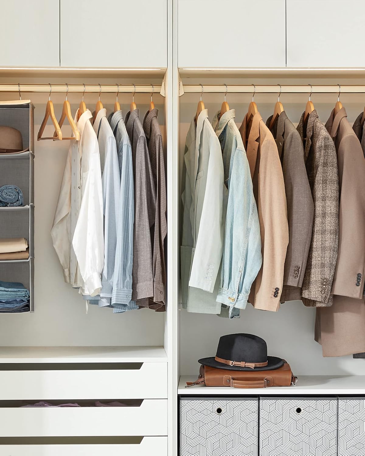 SONGMICS - Cintres bois lot de 20 - encoches antiglisse, barre pantalon, crochet 360°, CRW001-20