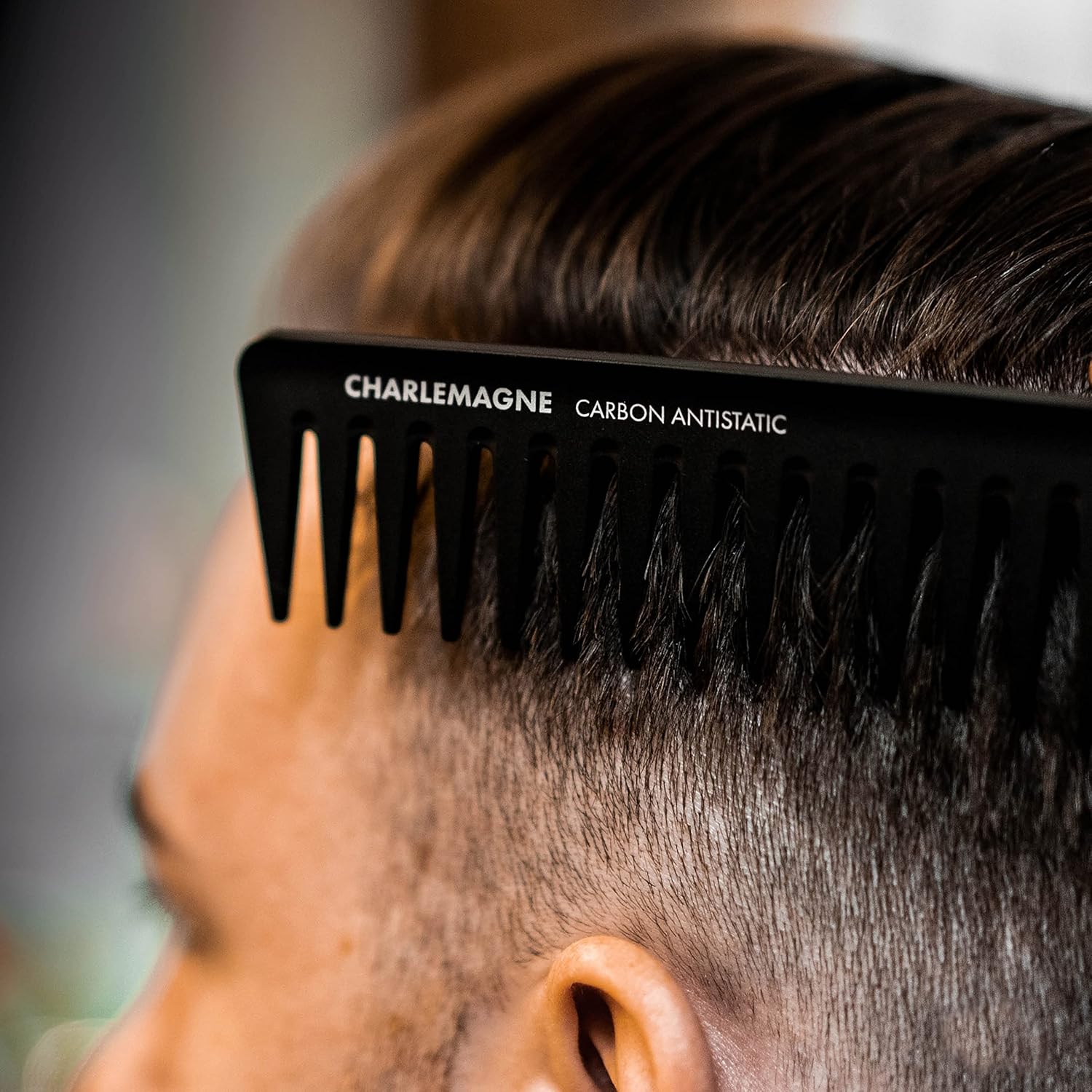 Peigne cheveux avec dents larges de Charlemagne - En carbone premium pour cheveux et barbe - Résistant et antistatique - 19cm - Pour hommes