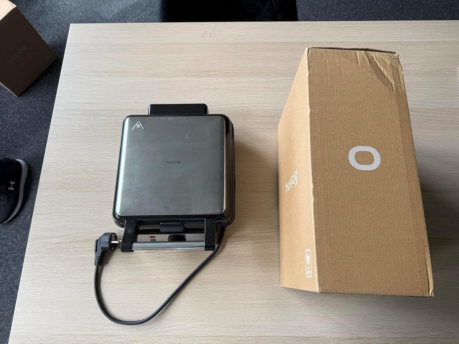 Gaufrier électrique - 4 gaufres belges, 1500W, plaques antiadhésives, température réglable, poignée Cool Touch