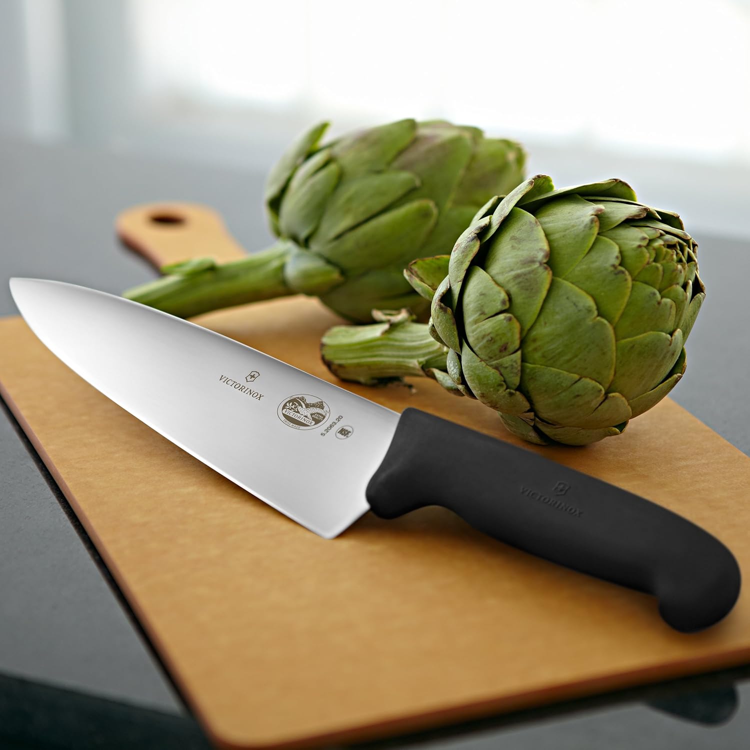 Victorinox - Fibrox Chef - 20 cm - Lame inox lisse, poignée ergonomique