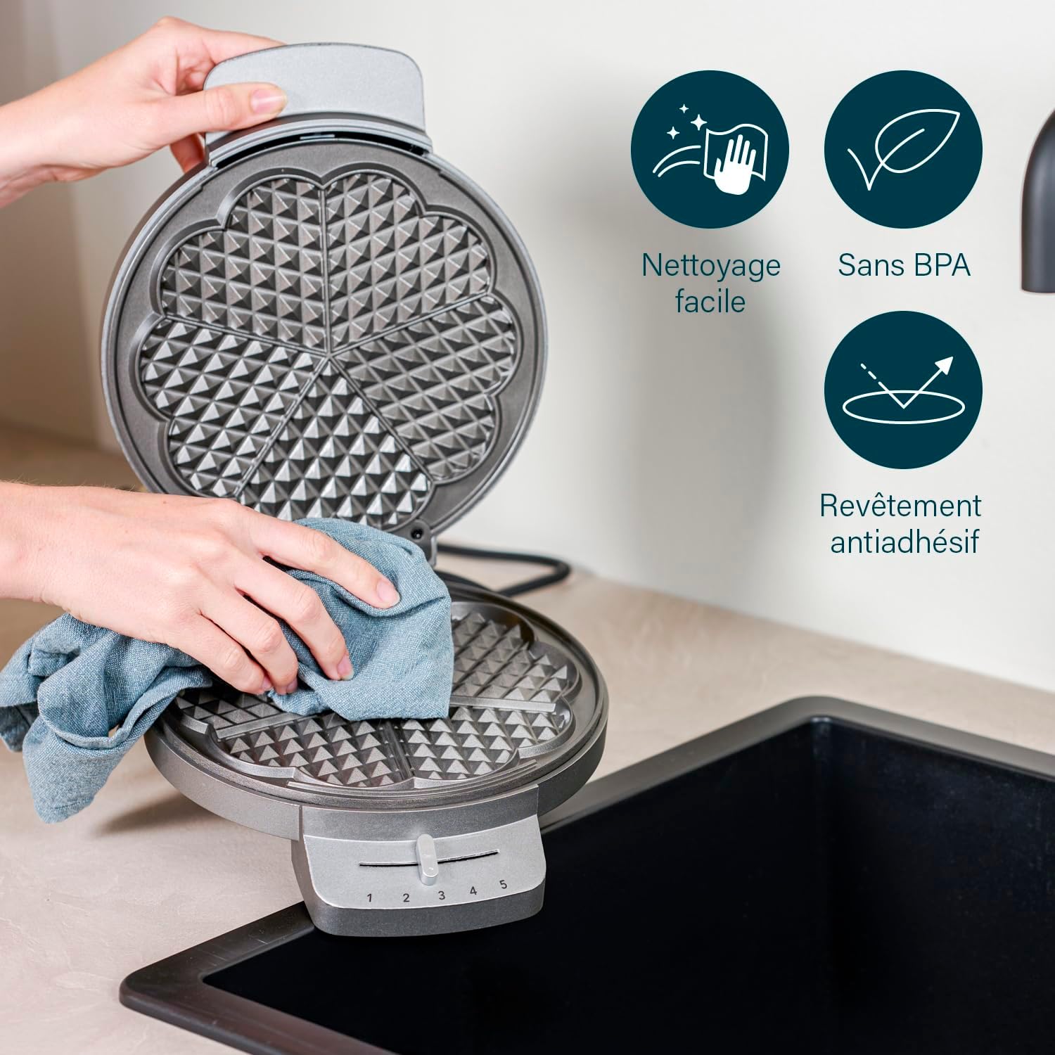 Princess - Gaufrier Deluxe - 5 coeurs, 1200W, inox - 132380